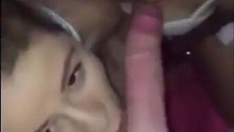 Dua Gadis Berbagi Satu Mulut Dalam Video Cfnm